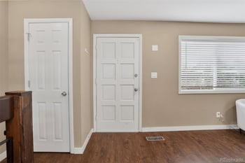 6870 S Broadway, Centennial, CO 80122