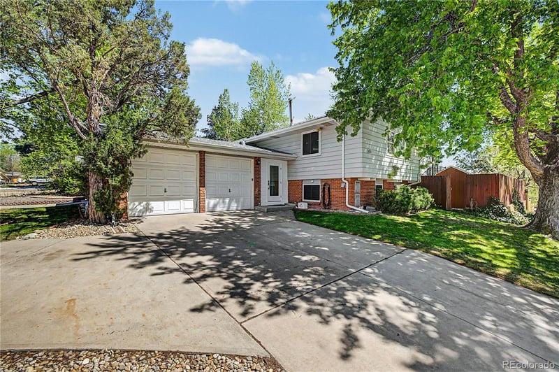 2450 Jamaica St, Aurora, CO 80014