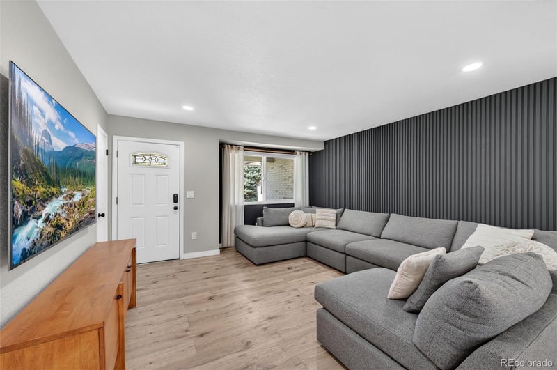 934 Macon St, Aurora, CO 80012
