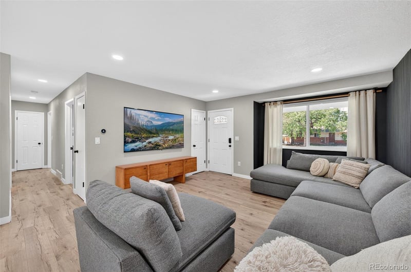 934 Macon St, Aurora, CO 80012