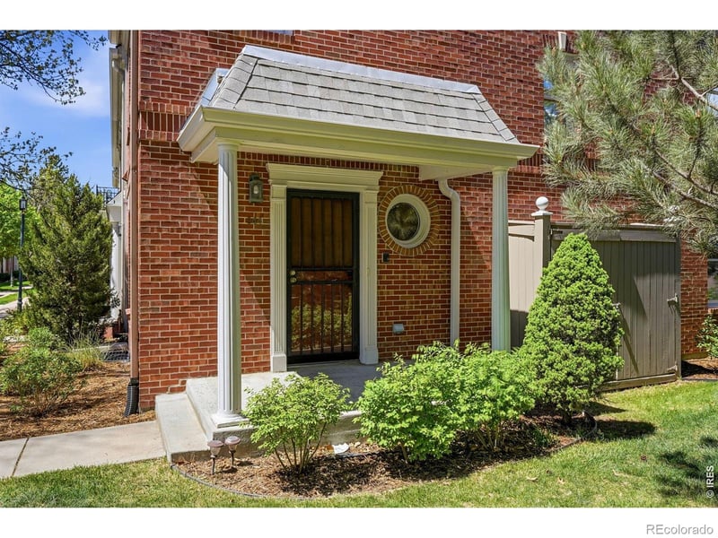 944 Ivanhoe St, Denver, CO 80220