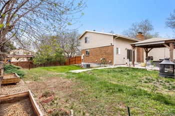 8901 W Radcliffe Pl, Littleton, CO 80123