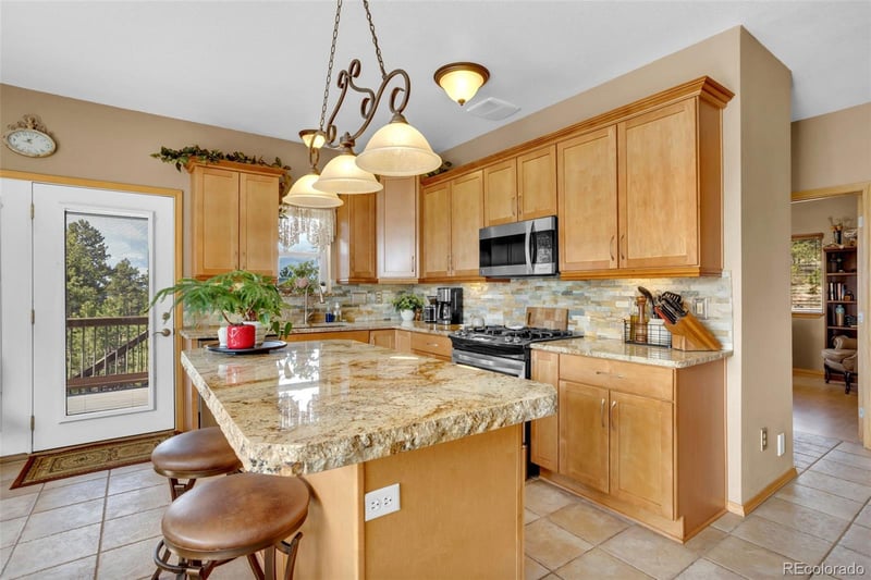 38 Kingston Dr, Florissant, CO 80816