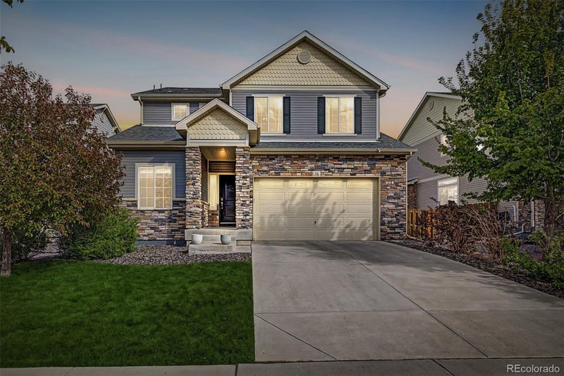 36 Newcastle Way, Aurora, CO 80018
