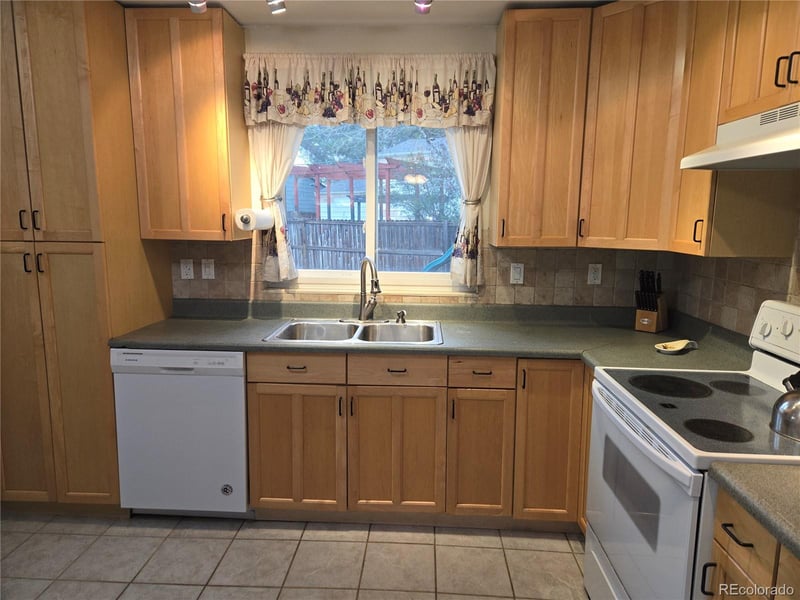 17787 Biscuit Root Dr, Parker, CO 80134