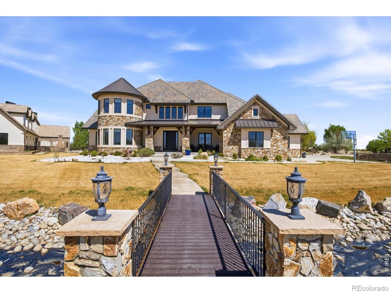 9837 Shoreline Dr, Longmont, CO 80504