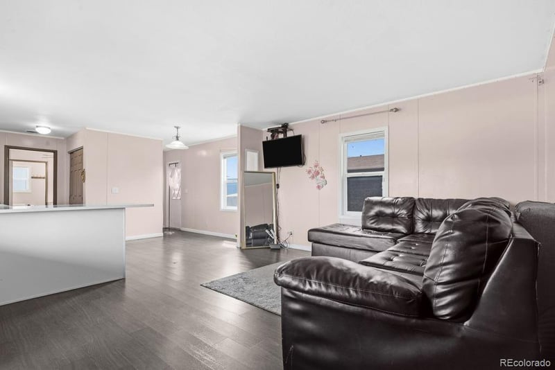 15814 Colfax Ave, Aurora, CO 80011