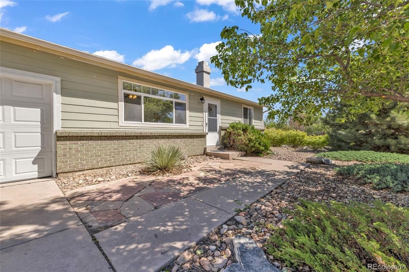 15949 Brunswick Dr, Aurora, CO 80013