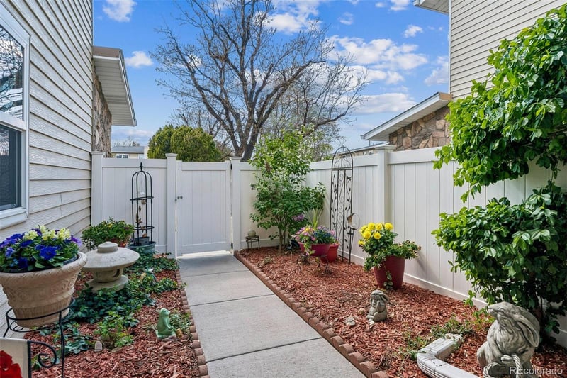 2446 S Vaughn Way #E, Aurora, CO 80014