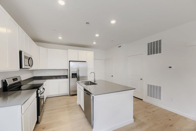 7613 Mobile Way, Centennial, CO 80016