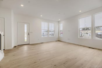 7613 S Mobile Way, Centennial, CO 80016