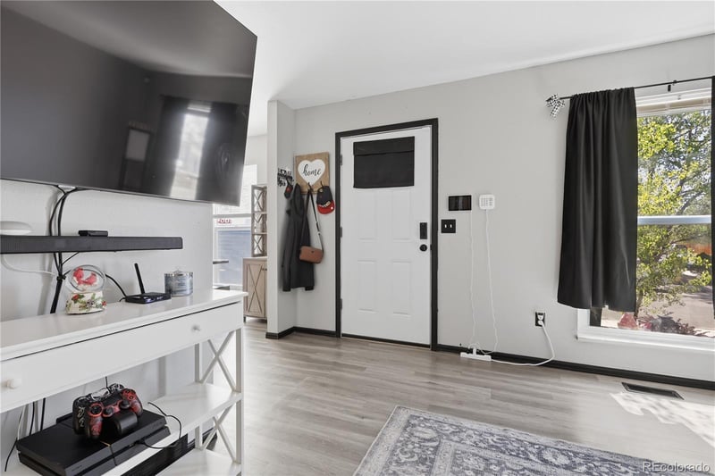 1651 Killarney St, Aurora, CO 80011