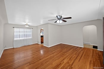 2201 Oakland St, Aurora, CO 80010