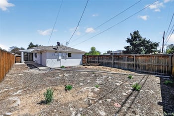 2201 Oakland St, Aurora, CO 80010