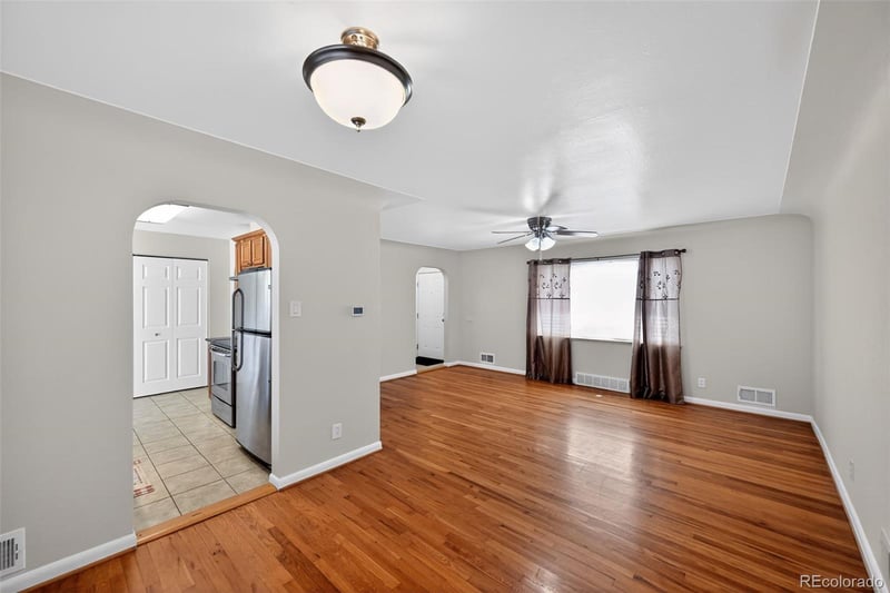 2201 Oakland St, Aurora, CO 80010