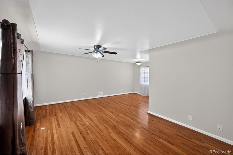 2201 Oakland St, Aurora, CO 80010