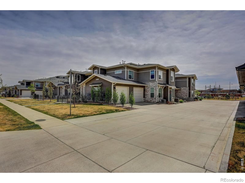 330 High Point Dr #105, Longmont, CO 80504
