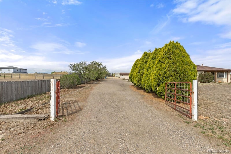 16465 York St, Thornton, CO 80602
