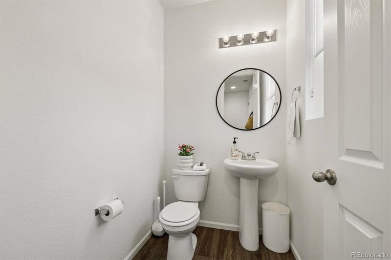 965 Waterloo Ct, Aurora, CO 80018