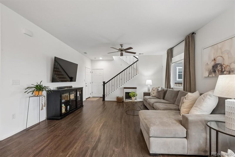 965 Waterloo Ct, Aurora, CO 80018