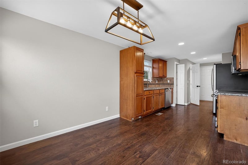 22471 Princeton Dr, Aurora, CO 80018