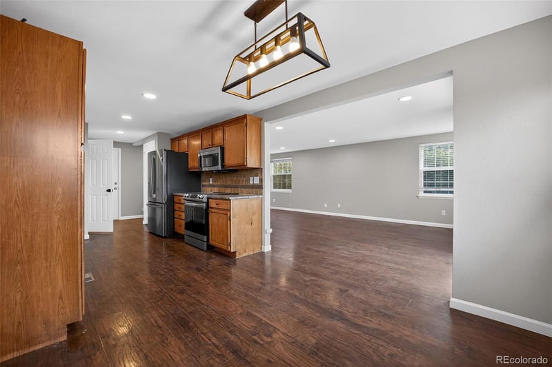 22471 Princeton Dr, Aurora, CO 80018