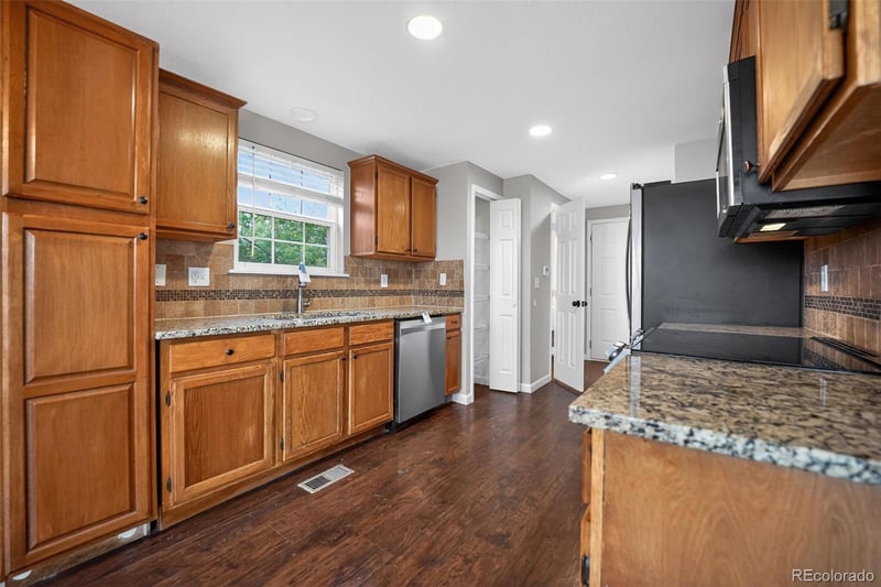 22471 Princeton Dr, Aurora, CO 80018