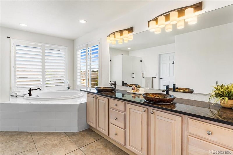 22045 E Hoover Dr, Aurora, CO 80016