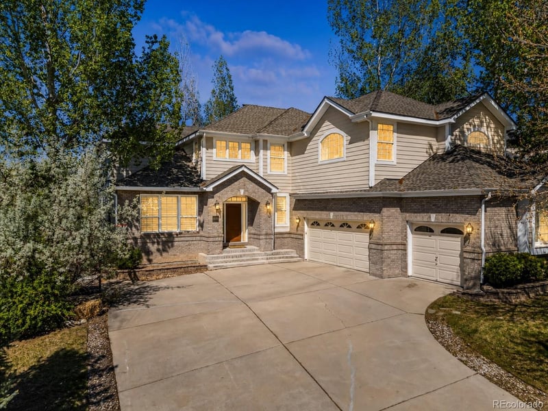22045 Hoover Dr, Aurora, CO 80016
