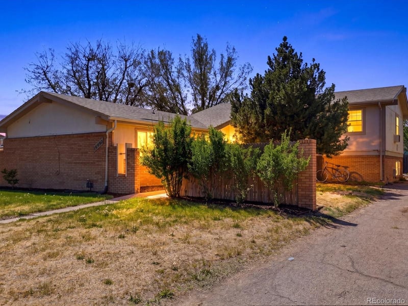 16492 13th Pl, Aurora, CO 80011