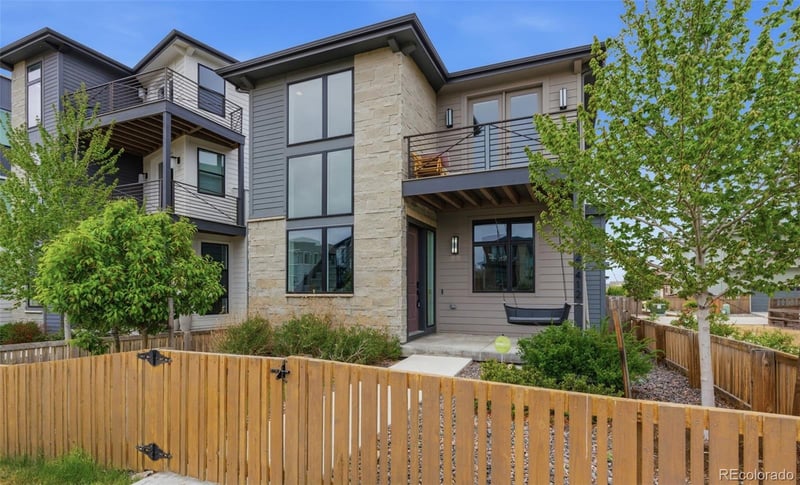 21412 61st Dr, Aurora, CO 80019