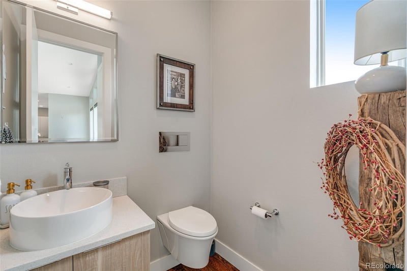 10 Wilder Ln, Littleton, CO 80123