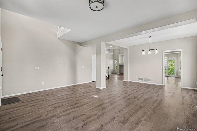 6019 Ukraine Cir, Aurora, CO 80015