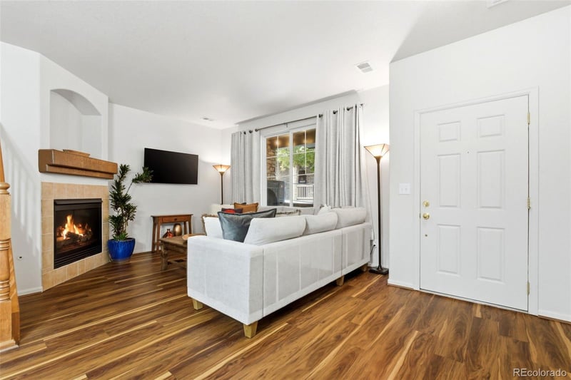 591 Mobile Pl, Aurora, CO 80017