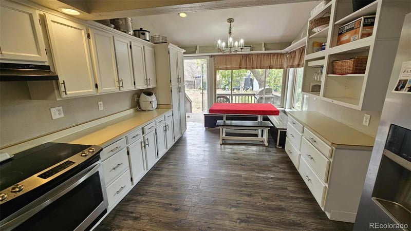1584 Vaughn Cir, Aurora, CO 80012