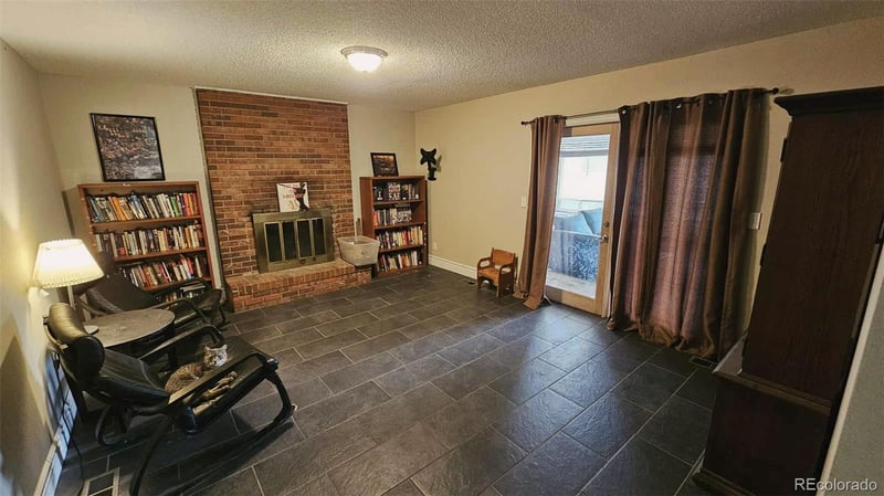 1584 Vaughn Cir, Aurora, CO 80012