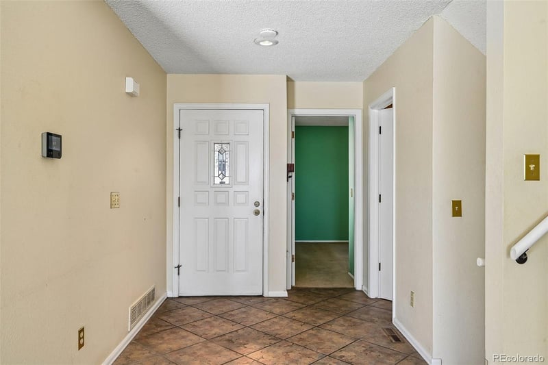 3990 Rifle Ct, Aurora, CO 80013