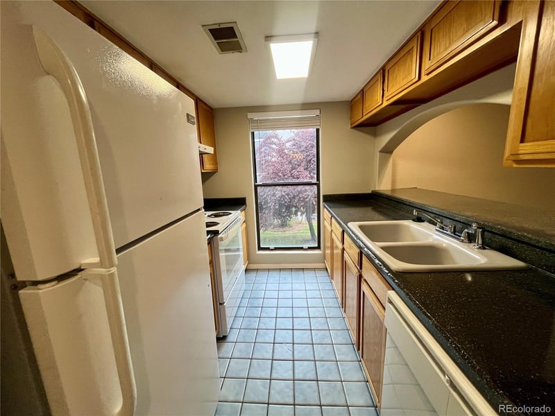 9797 Peakview Ave #C05, Englewood, CO 80111