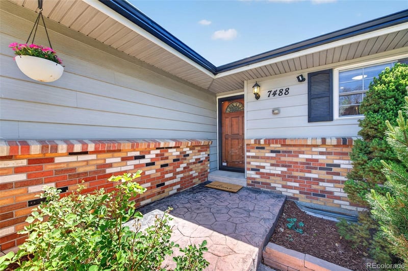 7488 Teller St, Littleton, CO 80128