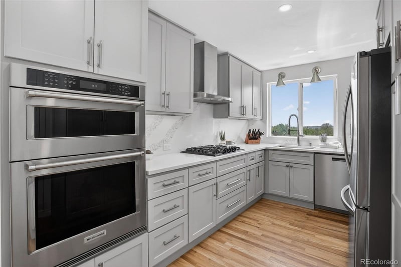 392 Eisenhower Dr, Louisville, CO 80027