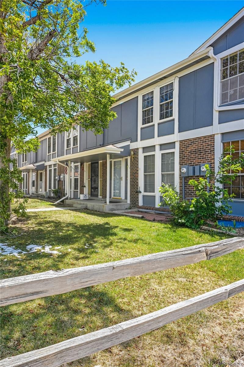 125 Paris Cir, Aurora, CO 80011