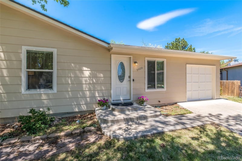 9609 W Eureka Pl, Lakewood, CO 80227