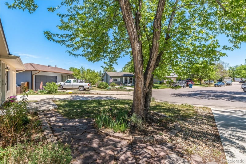 9609 W Eureka Pl, Lakewood, CO 80227