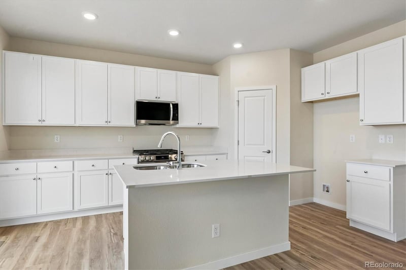 5837 N Ireland Way, Aurora, CO 80019