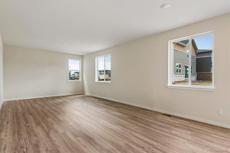 5837 N Ireland Way, Aurora, CO 80019
