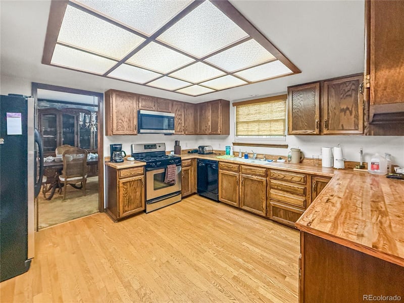 6104 Mineral Dr, Centennial, CO 80112