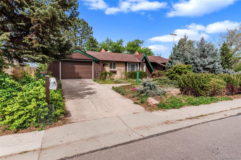 835 Hoyt St, Lakewood, CO 80215