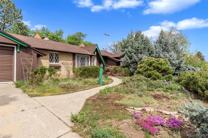 835 Hoyt St, Lakewood, CO 80215