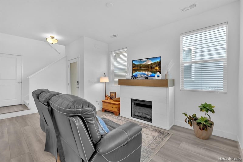 9726 Ash Ln, Thornton, CO 80229