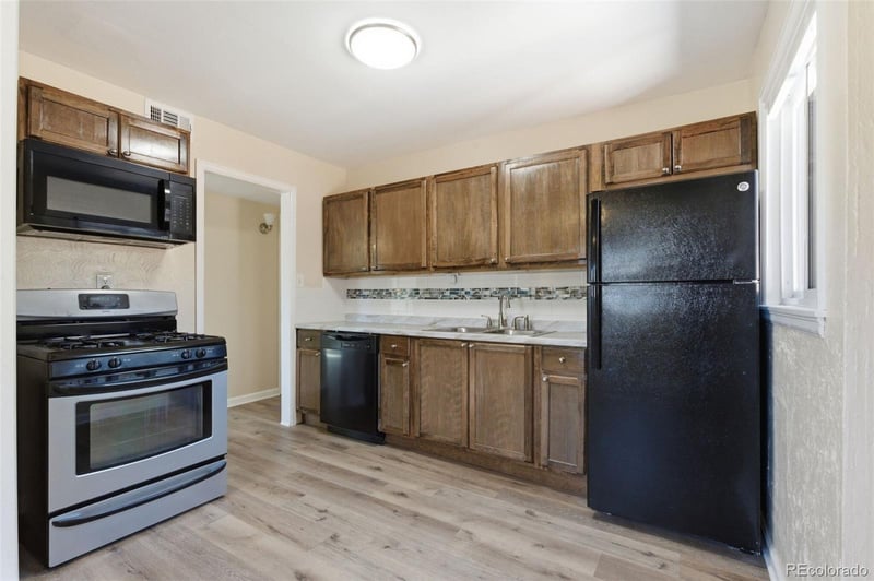 1297 Worchester St, Aurora, CO 80011